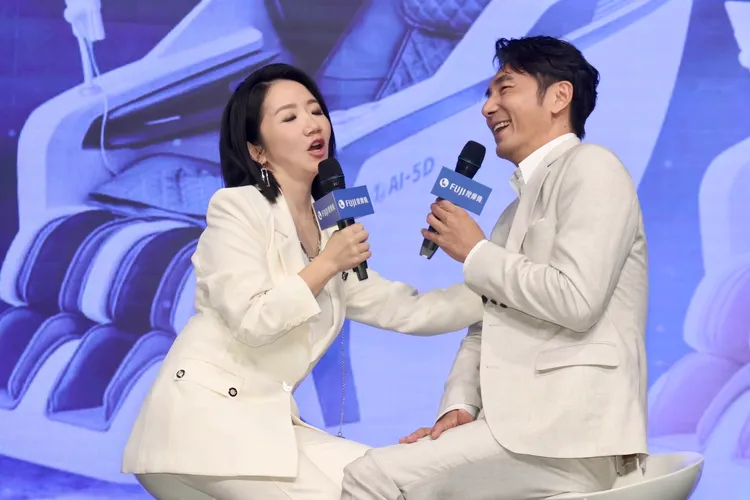 記者會過程不斷搞笑。彭欣偉攝