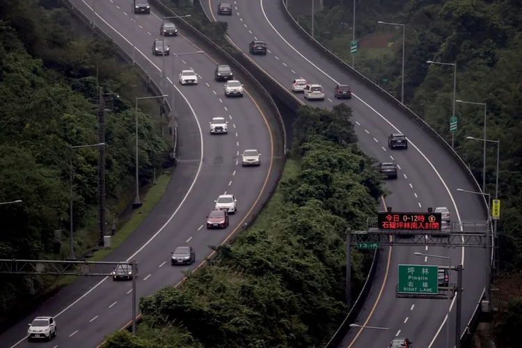 今天國道預估交通量為120百萬車公里。林林攝