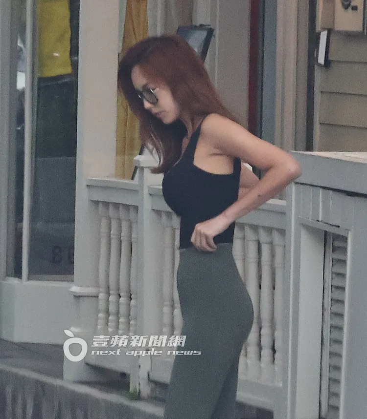 接著拐拐又敬業上工。特勤中心攝