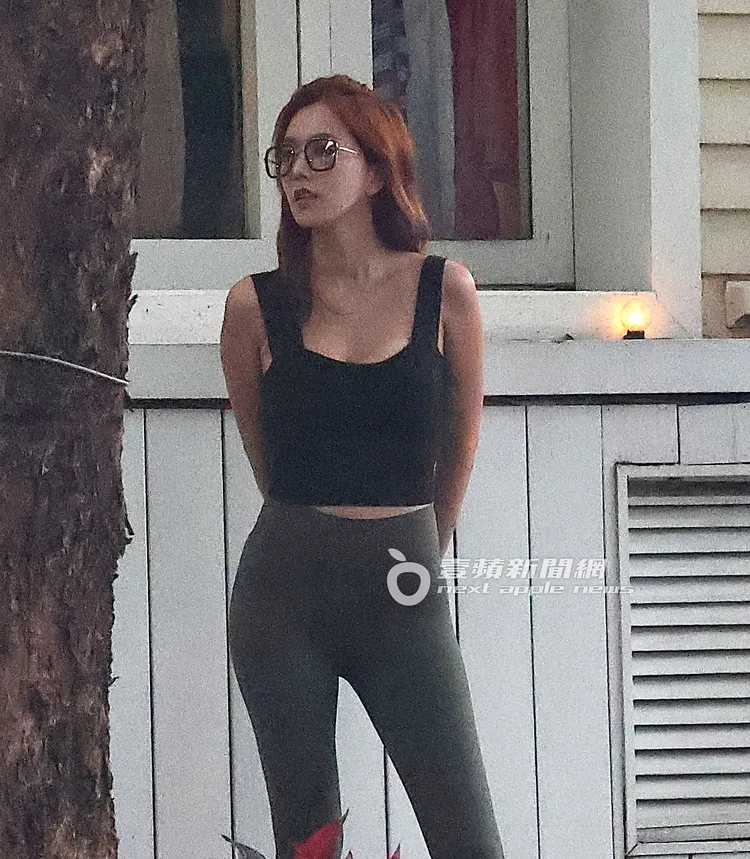 拐拐變換姿勢供攝影師拍照。特勤中心攝