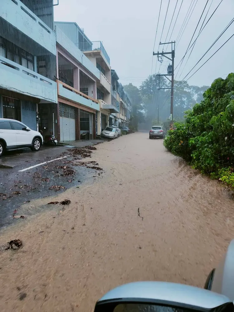 三義鄉淹水。引自《苗栗縣政府消防局》粉絲頁