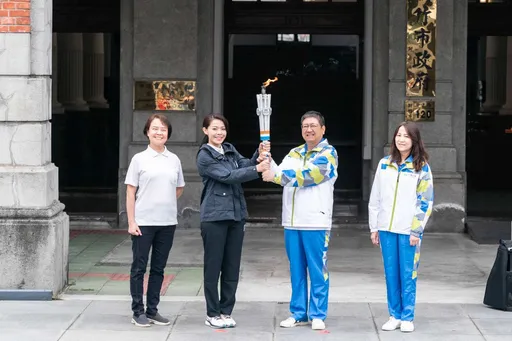 全中運聖火抵竹市 高虹安、楊文科交接!期勉選手再創佳績