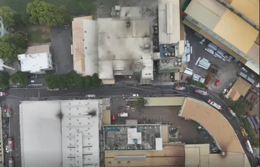 空拍悶燒畫面曝！聯華食品彰化廠大火　濃煙密布遮蔽廠房