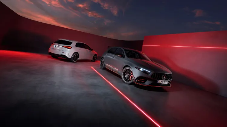 A 35 4MATIC動力系統新增48V高效輕油電系統，A 45 S 4MATIC+則加碼推出AMG Street Style Edition套件。原廠照片