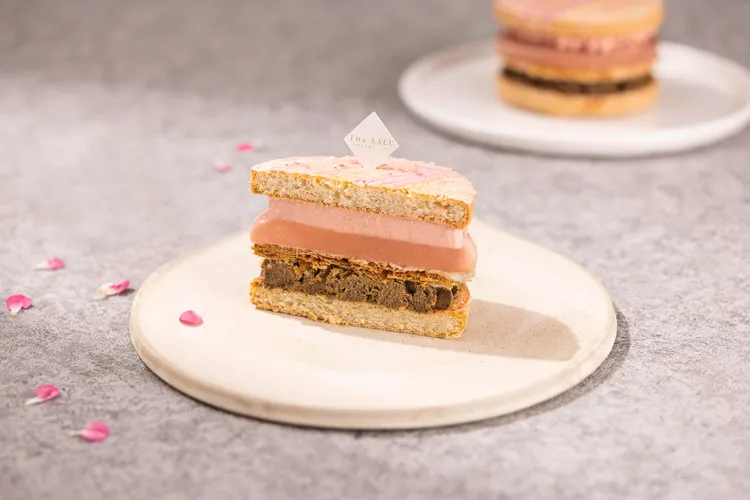 各層餡料風味飽滿、口感輕盈細緻，相互印襯交織出幸福滋味。業者提供