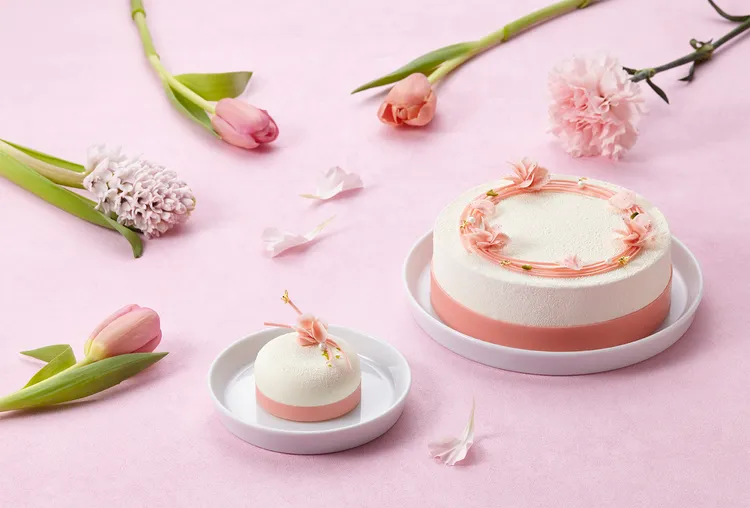 誠品行旅The Lounge大廳書坊推出「赤子之馨」母親節限定蛋糕，象徵給媽媽的一份後青春期禮物。業者提供