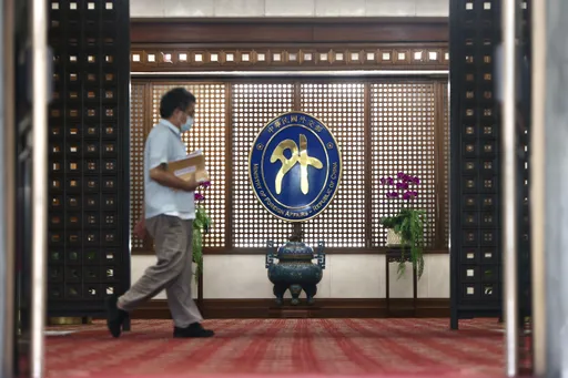 我駐巴西外館官員墜樓亡!妻控高層栽贓害輕生 怒問吳釗燮:聽過錄音嗎?