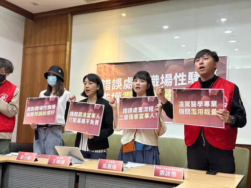 女消防員淚訴性騷!分隊寢室洗澡遭偷窺 向主管求助竟被嗆「別耽誤我吃晚餐」