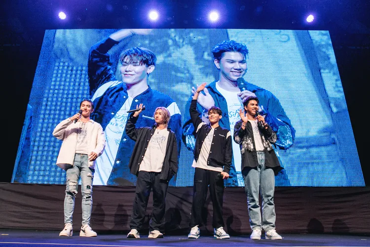 BOSS（左起）、Noeul、Fort、Peat說中文向粉絲打招呼。D-SHOW提供