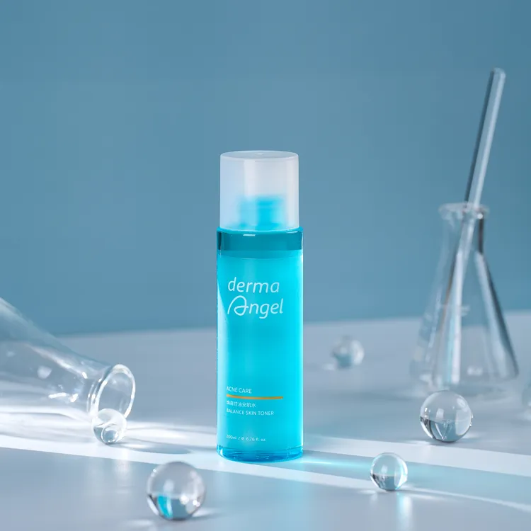 煥膚控油安肌水，200ml／450元。品牌提供