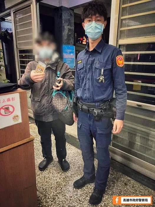 即使男警戴著口罩，不少人誇他「警察好像很帥（畫錯重點）」。翻攝臉書「高雄市政府警察局」