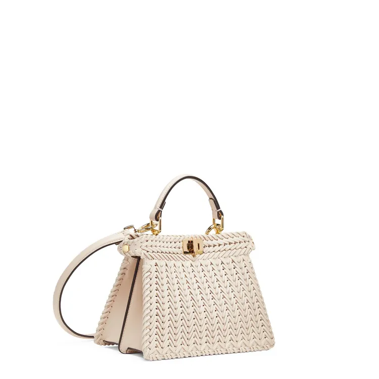 皮革編織Peekaboo ISeeU包款Petite尺寸，14萬5000元。品牌提供