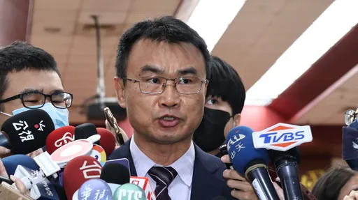 陳吉仲為「這件事」哽咽! 藍委回酸很會演:不該哭拚命哭