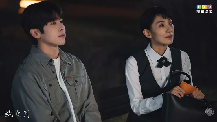 李施優（左）因劇中床戰金瑞亨，登上電視劇熱搜關鍵字冠軍。龍華電視提供