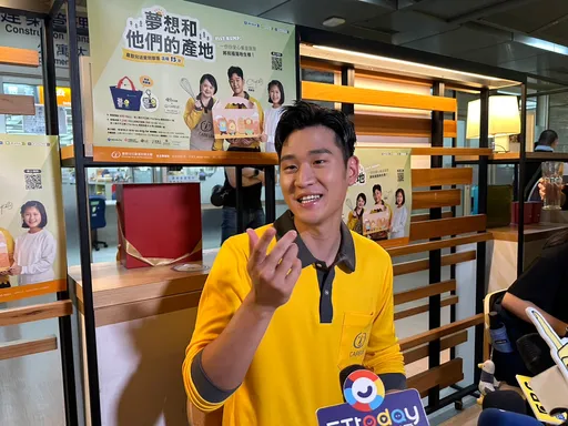 周興哲曝激吻孕妻趙岱新　暫不考慮進產房背後原因大揭密