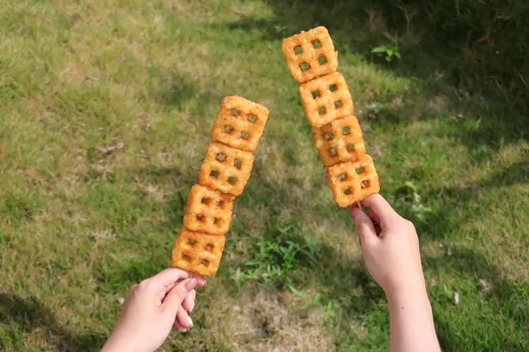 香繼光集團推出「線上會員儲值滿千送百」活動，儲值6000元送800元現金券。業者提供