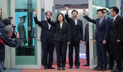 蔡英文班機受不明干擾？美軍派機「伴飛」　國防部忙回應：並非事實