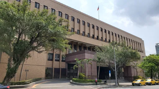 遇見刁民忍無可忍！　警員怒揮一拳結果慘噴9萬