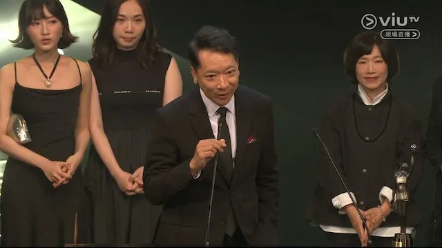 張婉婷與郭偉倫聯合執導的紀錄片《給十九歲的我》，奪下香港金像獎最佳電影。電影海報