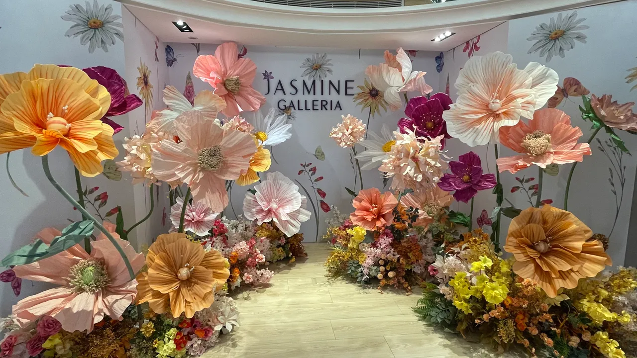 發表會現場被佈置為仙境花園。張家玲攝