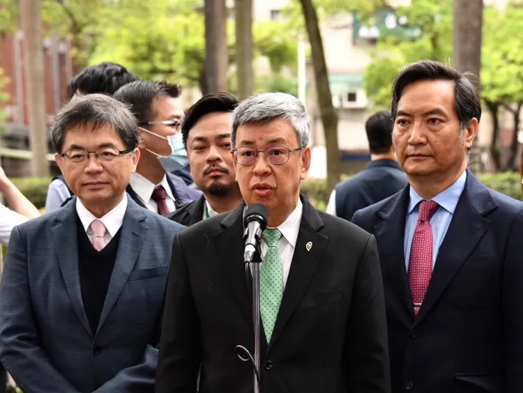 陳建仁表示檢察人事調動為例行性，無選舉的考量。政院提供