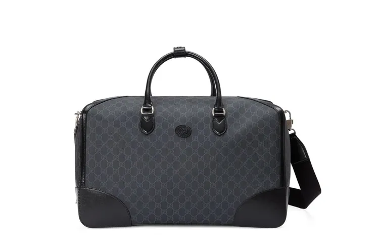 黑色GG提花行旅袋，8萬8400元。品牌提供