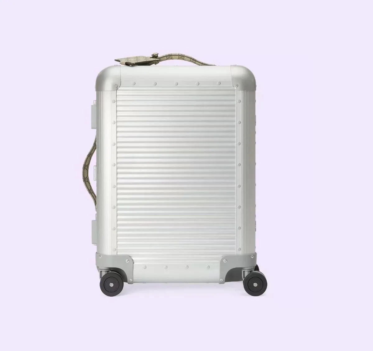 GUCCI X FPM銀色GG提把登機箱，11萬5200元。品牌提供