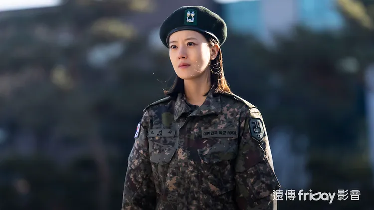 文彩元在劇末以2月剛播畢的《權貴復仇》軍事法務官角色現身。friDay影音