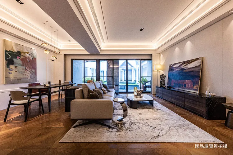 「宏國大道城」B區91坪樣品屋客廳。甲桂林提供