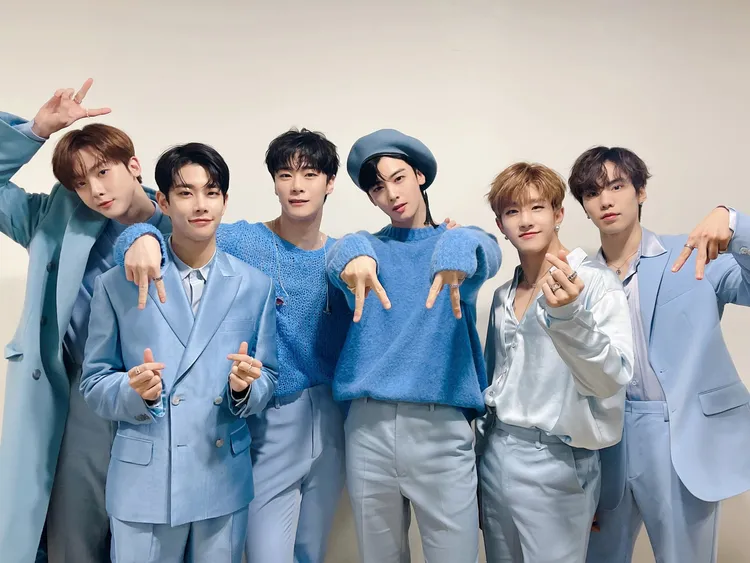 ASTRO由尹產賀（左起）、MJ、文彬、車銀優、隊長JIN JIN組成，ROCKY已退團。翻攝ASTRO推特