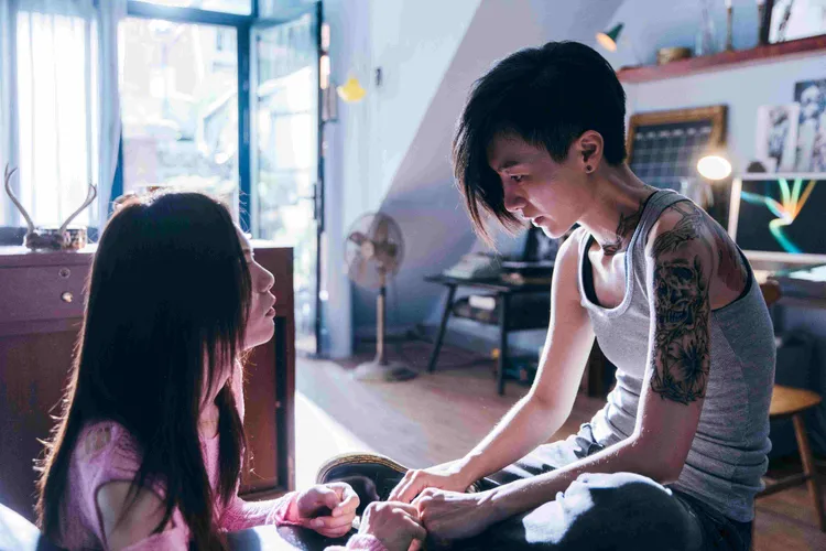 《愛．殺》描述一個男同志愛上了蕾絲邊，禁忌題材引發同志圈震撼。海鵬影業提供