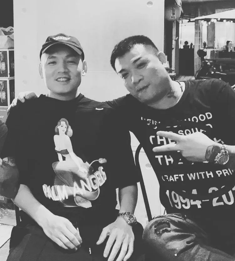 春風（左）悼念猝逝的「二哥」。翻攝春風IG