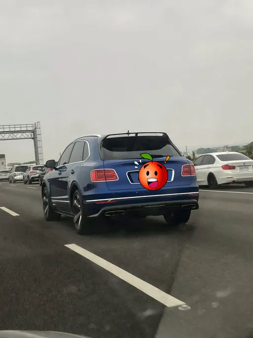 国道塞爆！这辆「Mini Cooper」前后却空荡荡？　行家一看猛喊：远离它