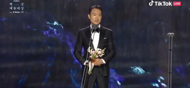最佳男配角頒給《毒梟聖徒》趙祐鎮。翻攝TiKToK