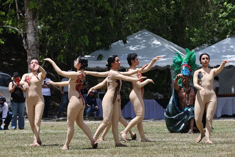 總統蔡英文於當地時間1日上午與瓜地馬拉總統賈麥岱前往蒂卡爾（Tikal）國家公園參訪，圖為現場傳統舞蹈表演。中央社