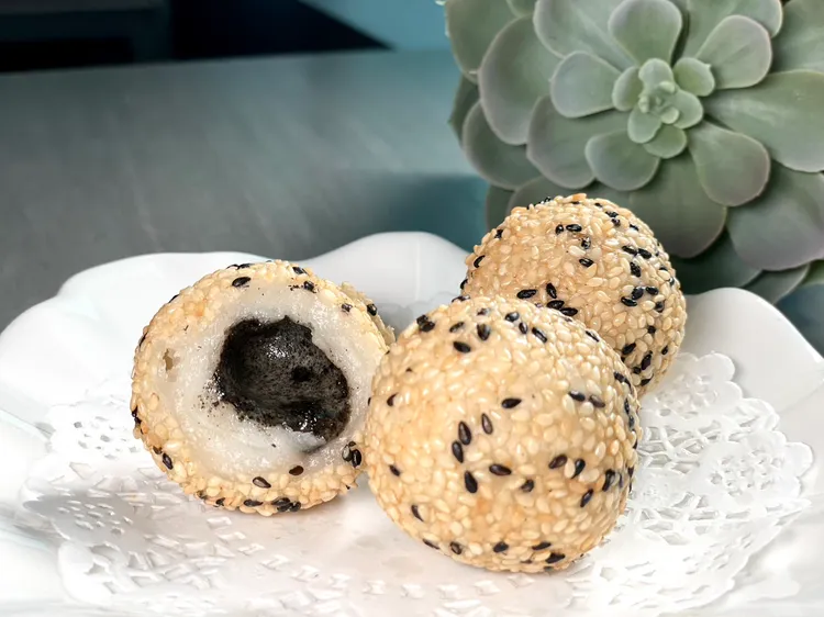 流沙芝麻球。曾仲葳攝