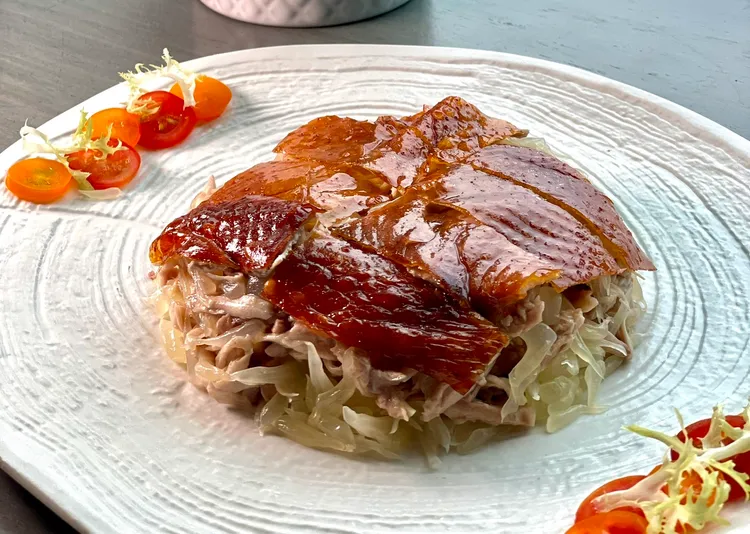 柚子片皮手撕雞。曾仲葳攝