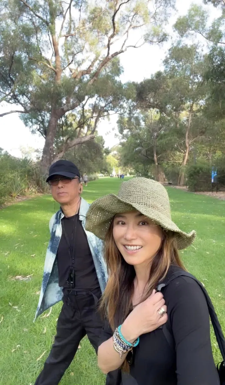 苦苓和老婆黃楚軒。引自苦苓臉書