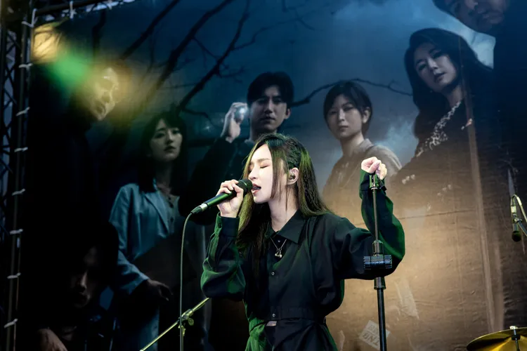 法蘭為影集角色量身打造歌曲。