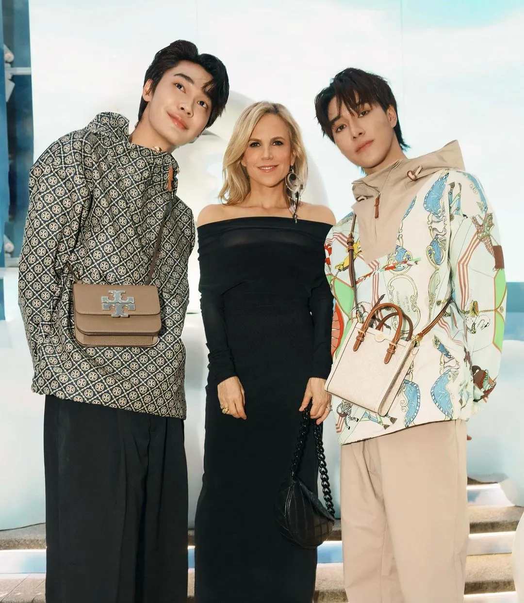 設計師Tory Burch(中)與「泰國F4」成員Dew(左)和Nani開心合影。翻攝toryburch IG