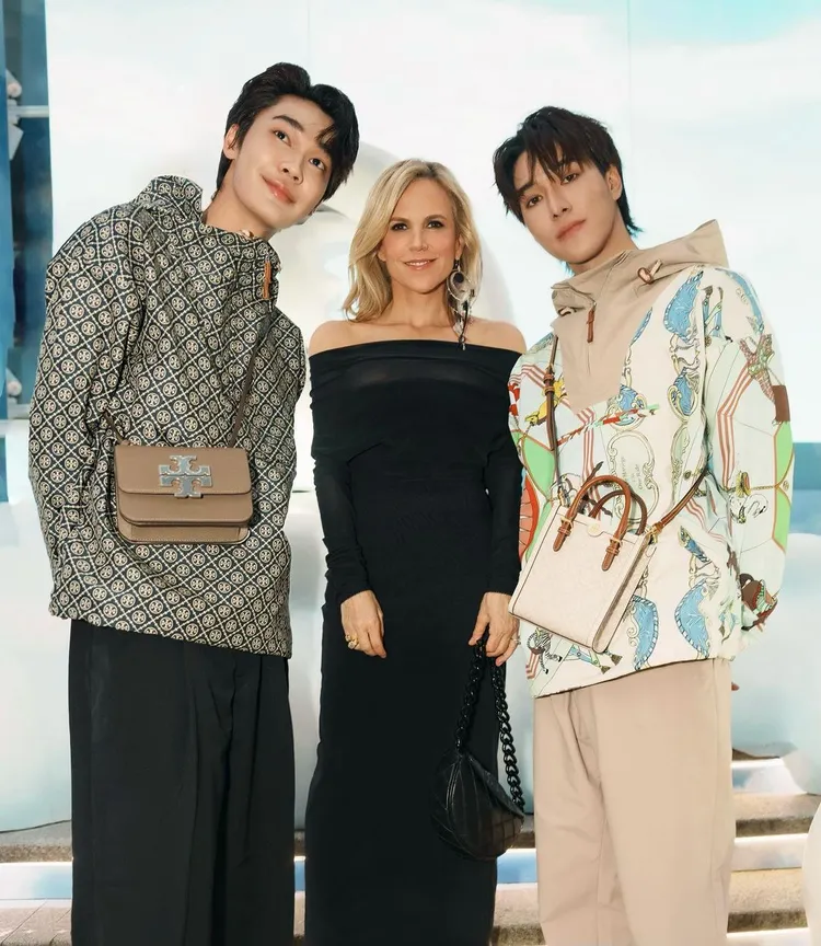 設計師Tory Burch（中）與「泰國F4」成員Dew（左）和Nani開心合影。翻攝toryburch IG
