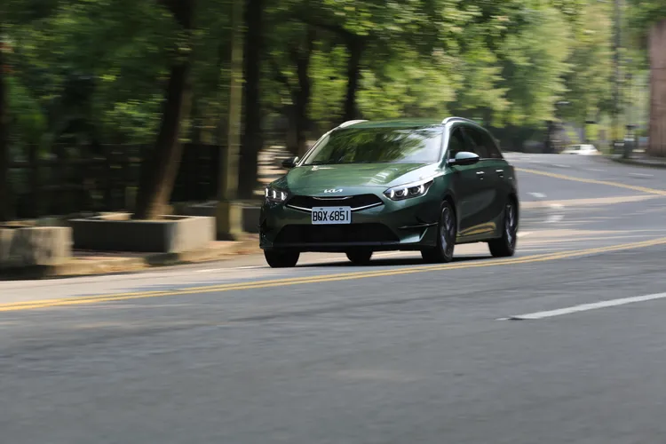 Ceed Sportswagon MHEV懸吊設定維持路感的同時也提供不差的舒適性，但當轉向山路之後，才感受到在激情時刻也能穩穩Hold住車身。林浩昇攝