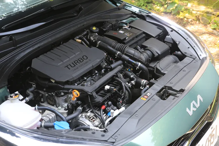 1.5升汽油渦輪引擎加上48V輕油電系統後，使其油耗表現從小改款前的16.5km/L，一次進步到19km/L的優異水準。林浩昇攝