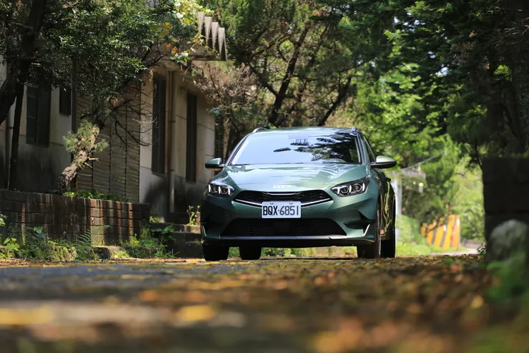 Ceed Sportswagon MHEV透過新世代的立體水箱罩，帶出嶄新的Tiger Nose視覺感受。林浩昇攝