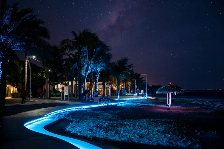 高雄旗津海灘。讀者提供