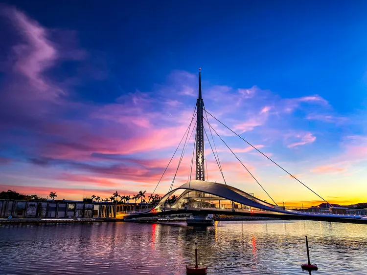 高雄大港橋。讀者提供