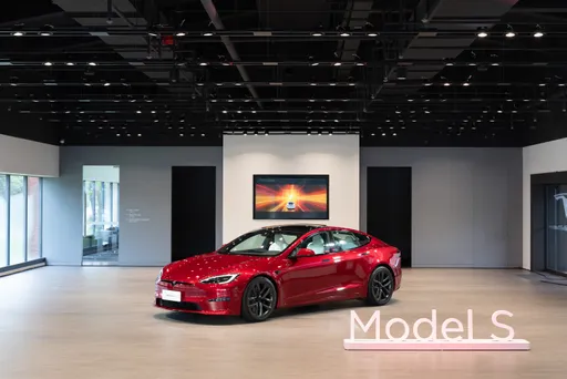 Tesla小改款Model S首度亮相 Model X同步新增烈焰紅新車色