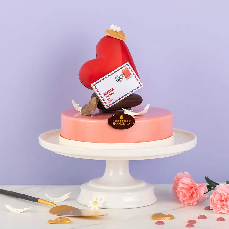 「紅寶石的獻禮」紅寶石巧克力椰子蛋糕。業者提供