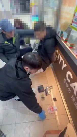 警方逮捕高男並起出改造手槍。新店警分局提供