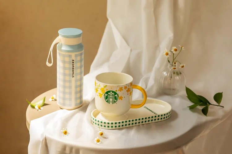 即日起，金星會員專屬檔期兌換商品-夏日格紋不鏽鋼杯及夏日花園杯盤組，兌完為止。業者提供